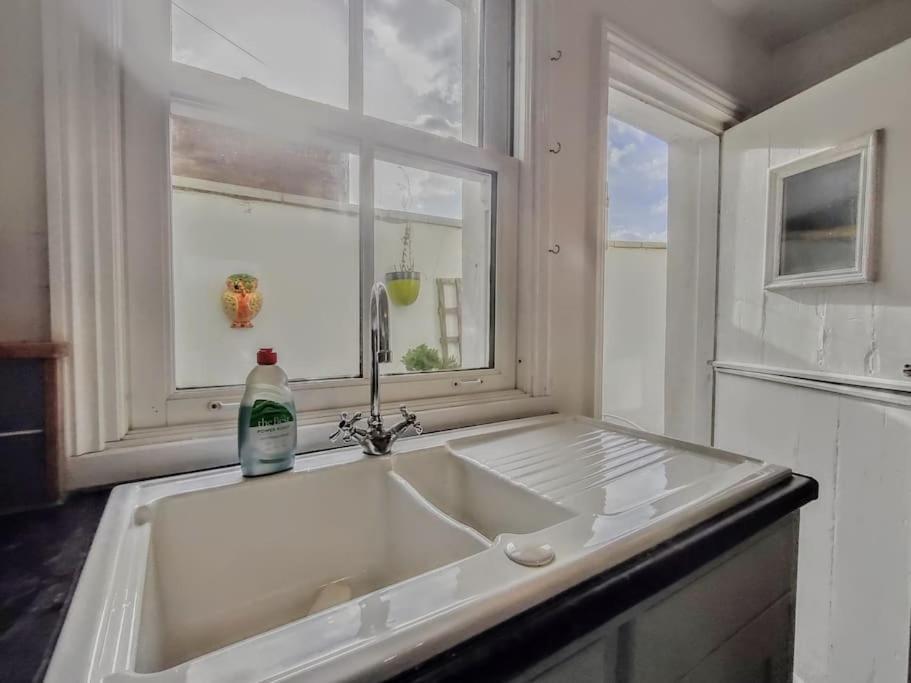 Cute Cottage 5 Min Walk From Cafes Station And Sea Hastings Exteriör bild